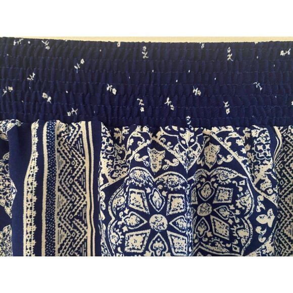 Blue White Patterned Elastic Waist Shorts Women's Juniors Size Medium - Picture 4 of 9